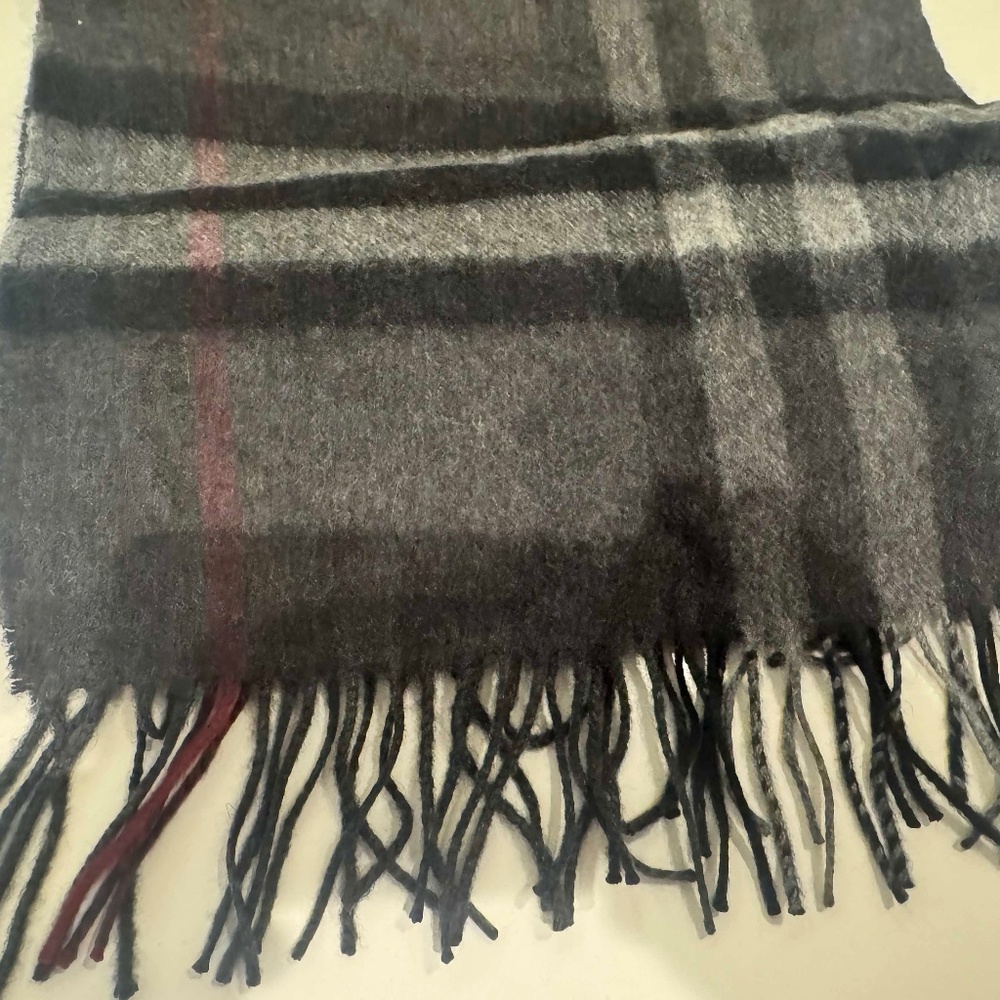 Burberry cashmere scarf, never worn perfect condition